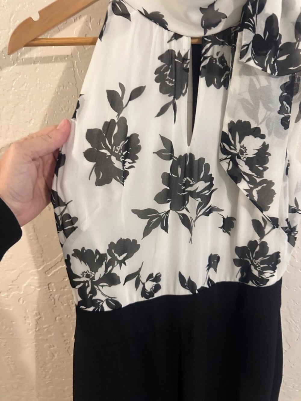 WHBM Halter Tie Neck Black & White Floral Jumpsuit Classy Elegant Workwear - Picture 3 of 10